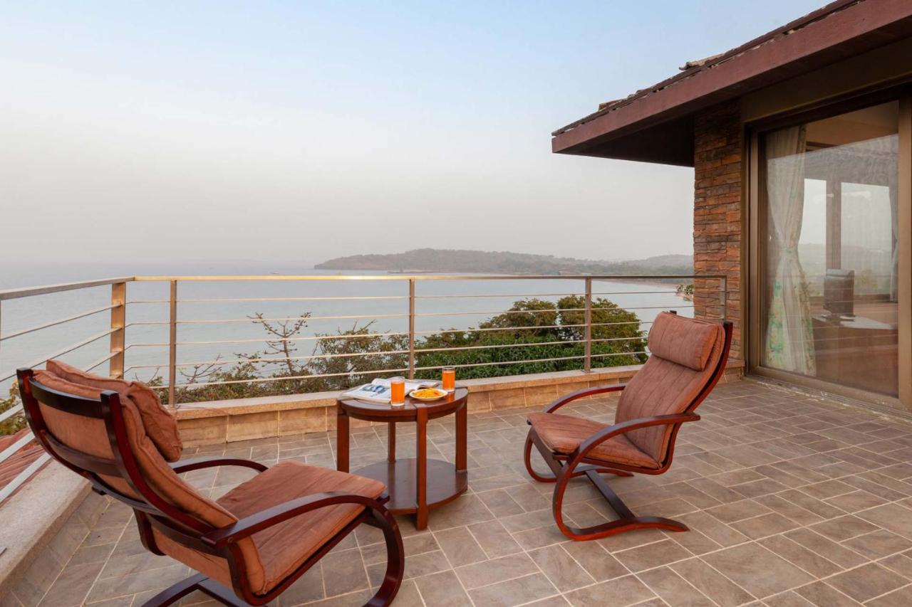 The Blue Horizon By Stayvista - Featuring A Beach-View Villa With A Swimming Pool, Indoor Games, And A Relaxing Balcony Alībāg Εξωτερικό φωτογραφία
